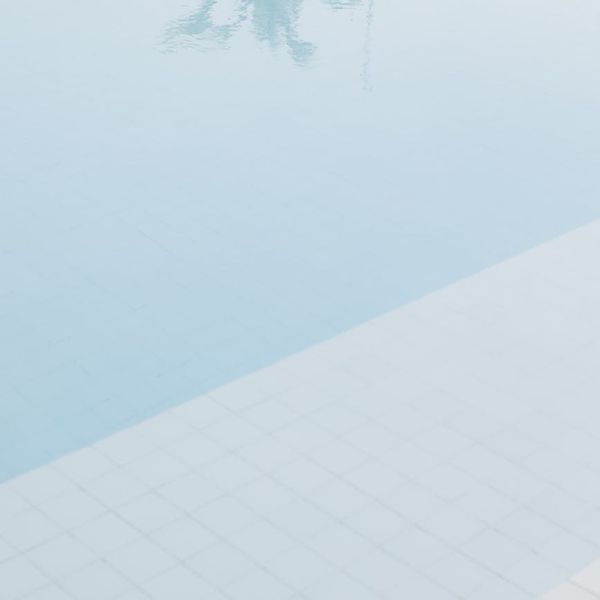 Abstract image representing clarity and focus with soft light lines.